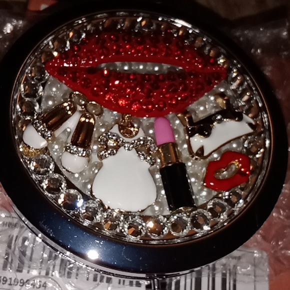 Mirror 🪞💄❤️ - Picture 5 of 9